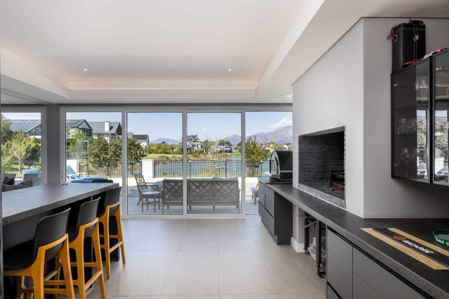 5 Bedroom Property for Sale in Val De Vie Estate Western Cape